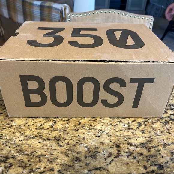 NWT Color Change Yeezy Boost 350 V2 “Light” Color Changing Shoes - Picture 10 of 16
